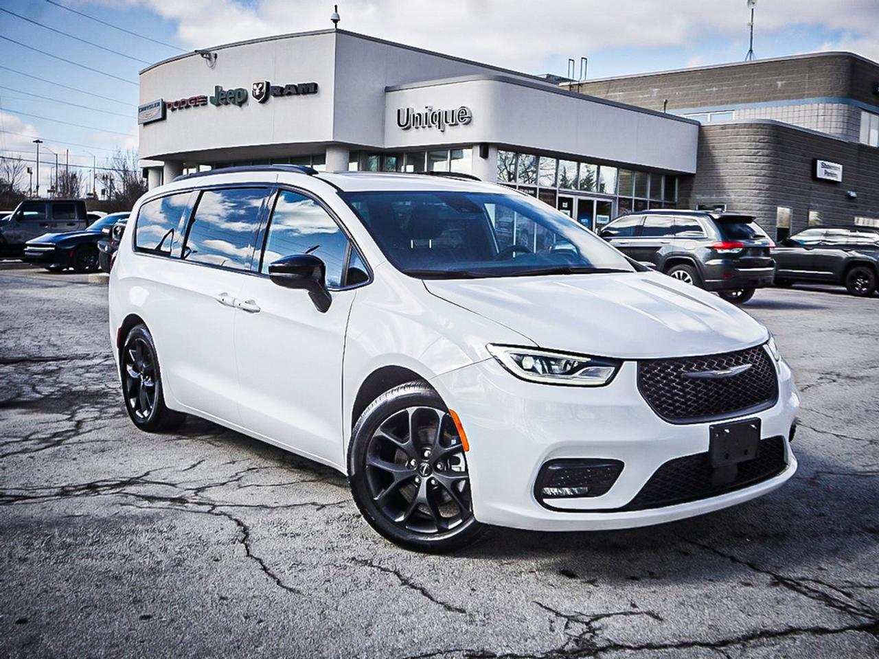 2024 Chrysler Pacifica  Photo