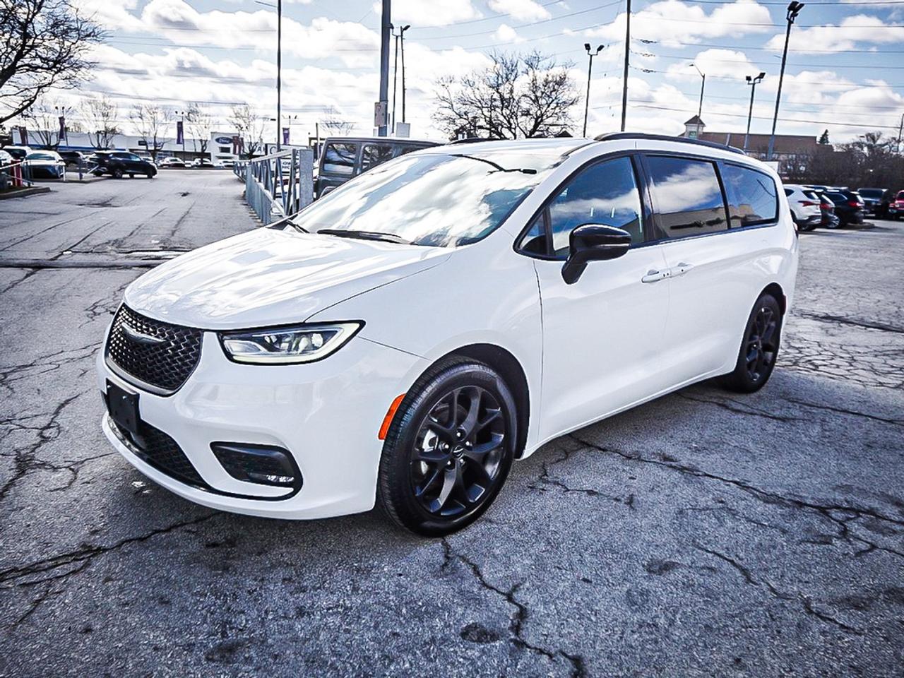 2024 Chrysler Pacifica  Photo