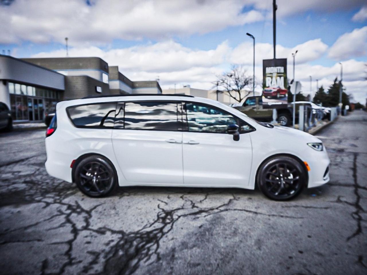 2024 Chrysler Pacifica  Photo