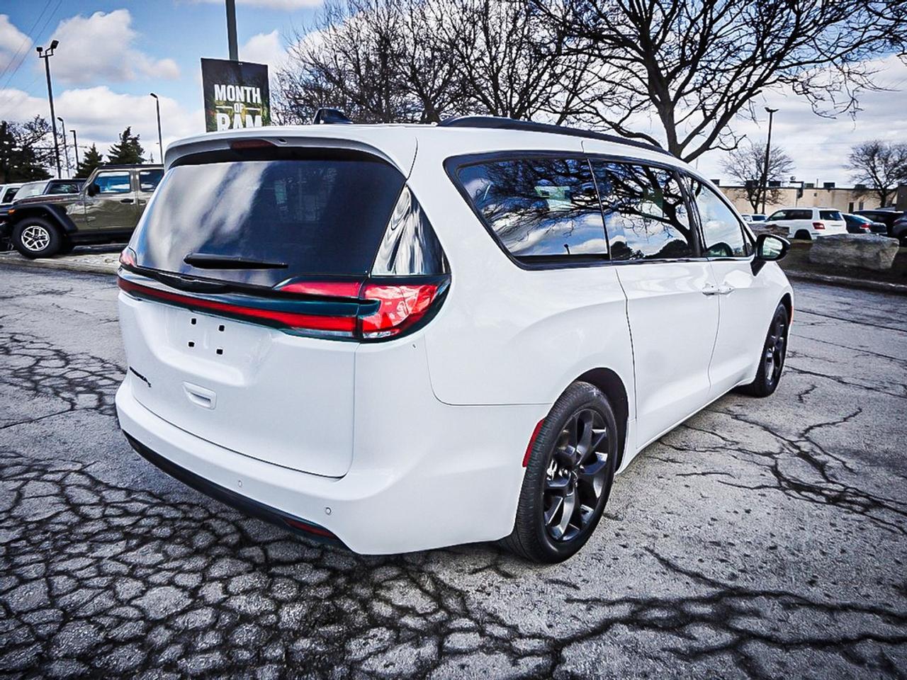 2024 Chrysler Pacifica  Photo