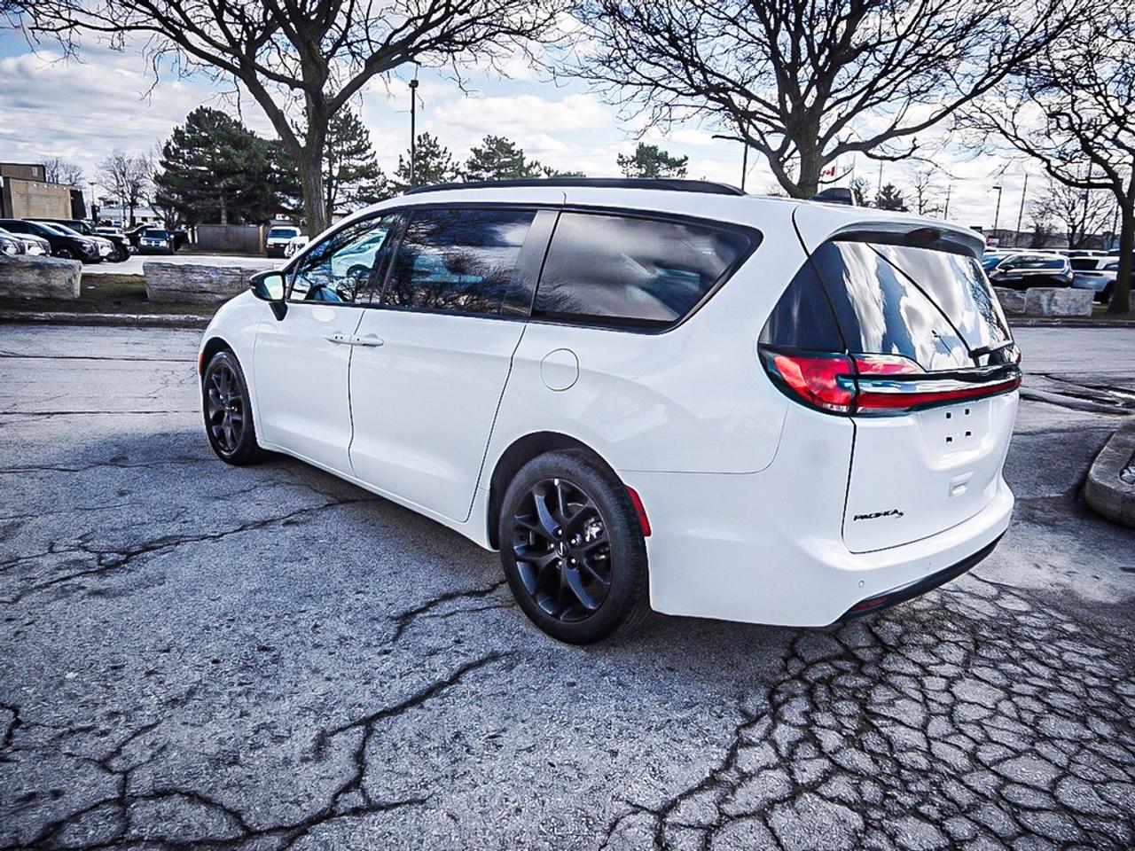 2024 Chrysler Pacifica  Photo