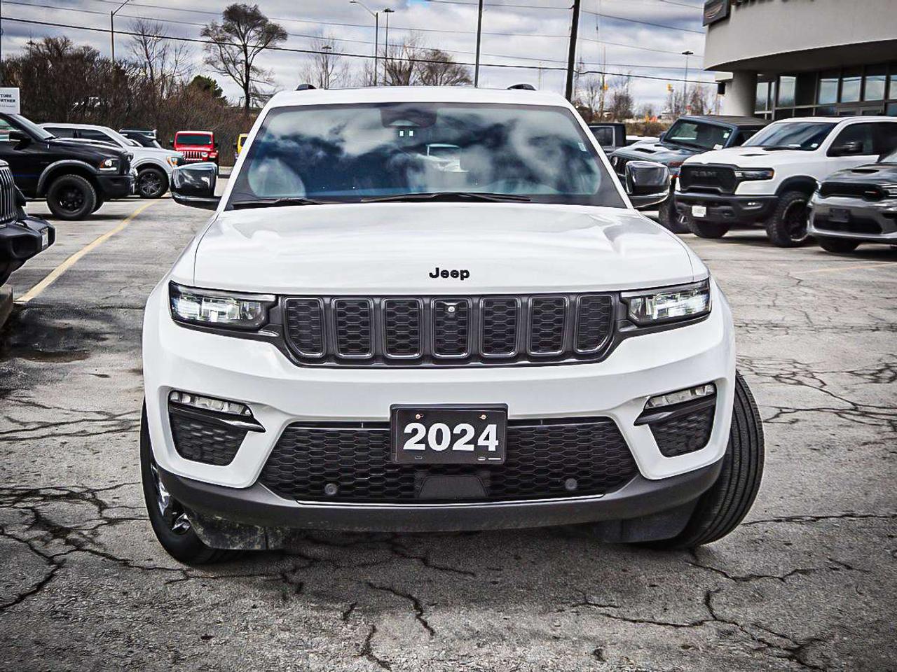 2024 Jeep Grand Cherokee  Photo2