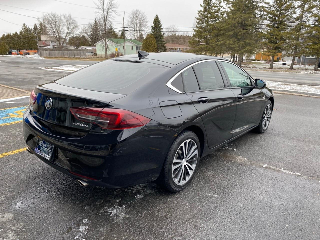 2019 Buick Regal Sportback 4dr Sdn Preferred II FWD Photo