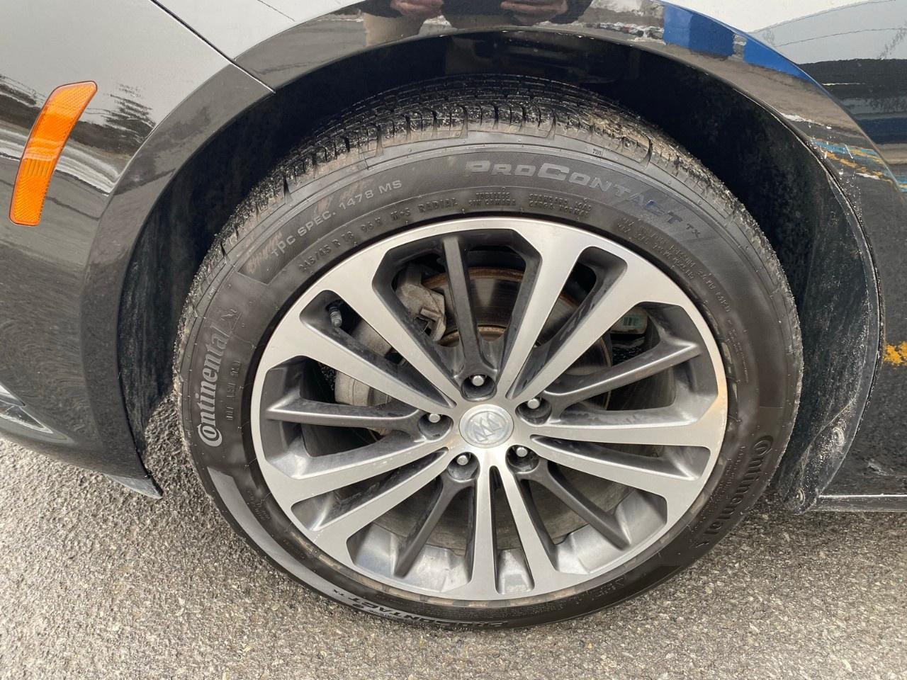 2019 Buick Regal Sportback 4dr Sdn Preferred II FWD Photo