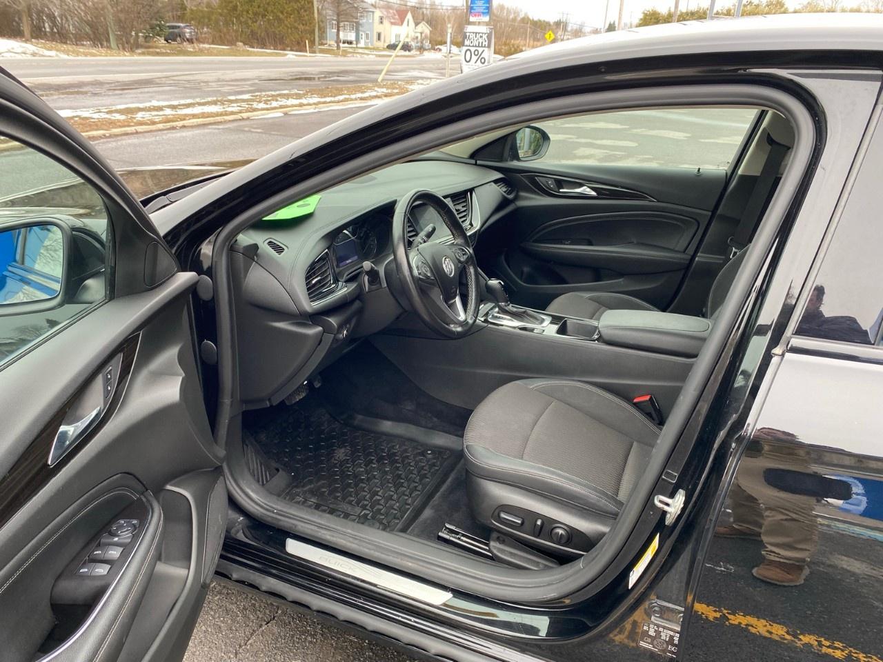 2019 Buick Regal Sportback 4dr Sdn Preferred II FWD Photo