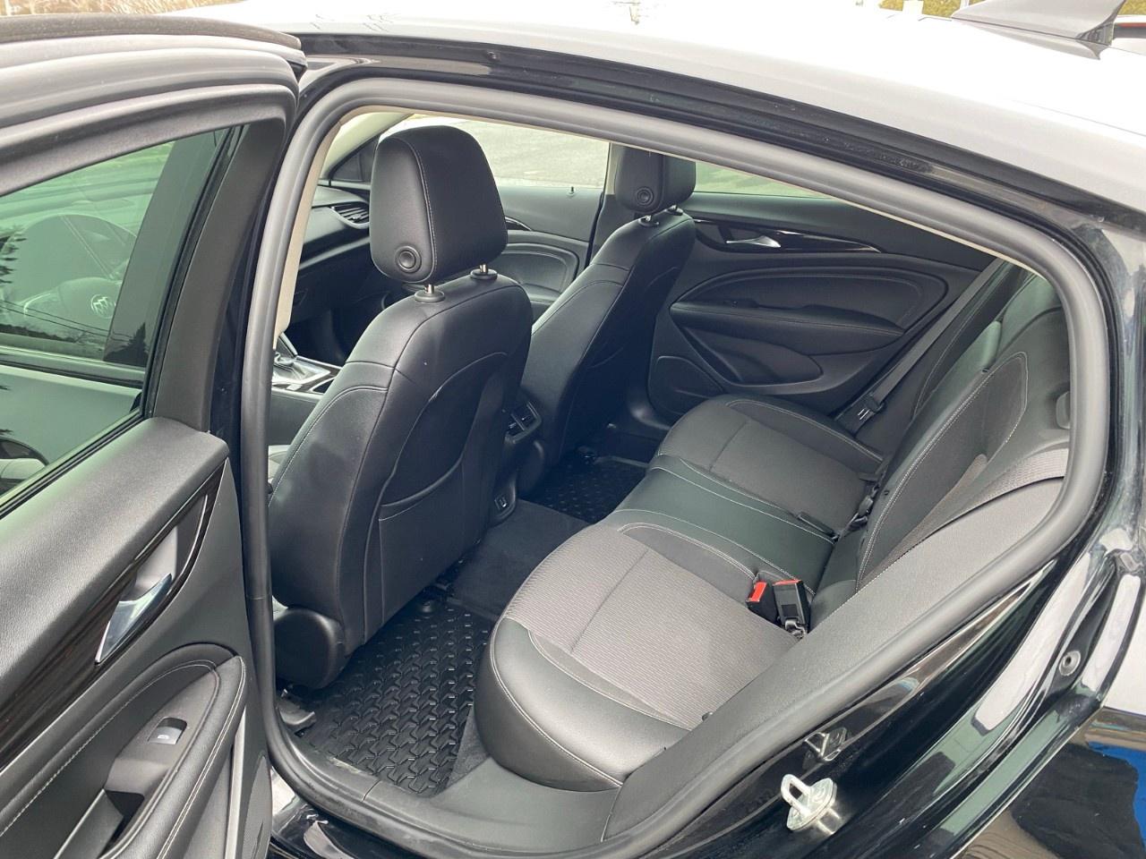 2019 Buick Regal Sportback 4dr Sdn Preferred II FWD Photo