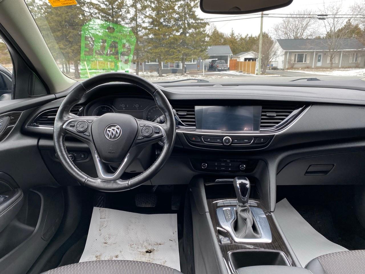 2019 Buick Regal Sportback 4dr Sdn Preferred II FWD Photo