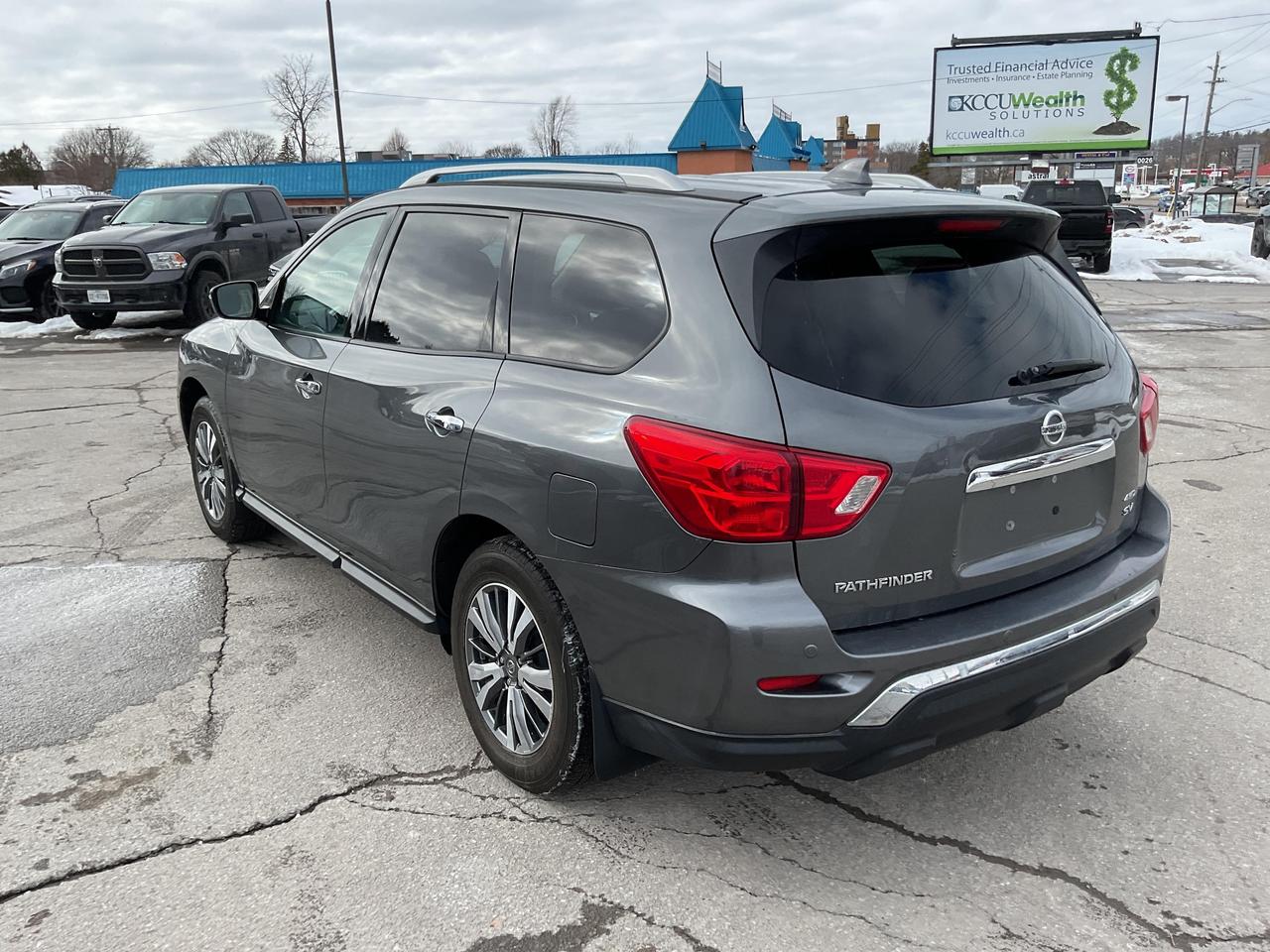 2019 Nissan Pathfinder  Photo4