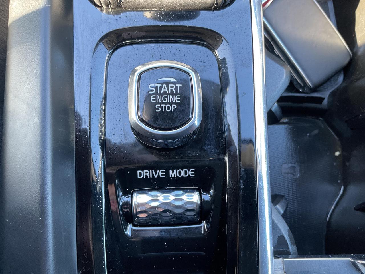 2020 Volvo XC60 T6 Inscription 4dr All-Wheel Drive Photo