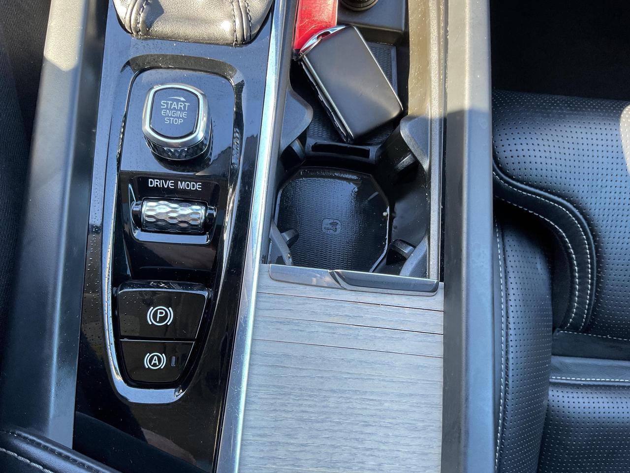 2020 Volvo XC60 T6 Inscription 4dr All-Wheel Drive Photo