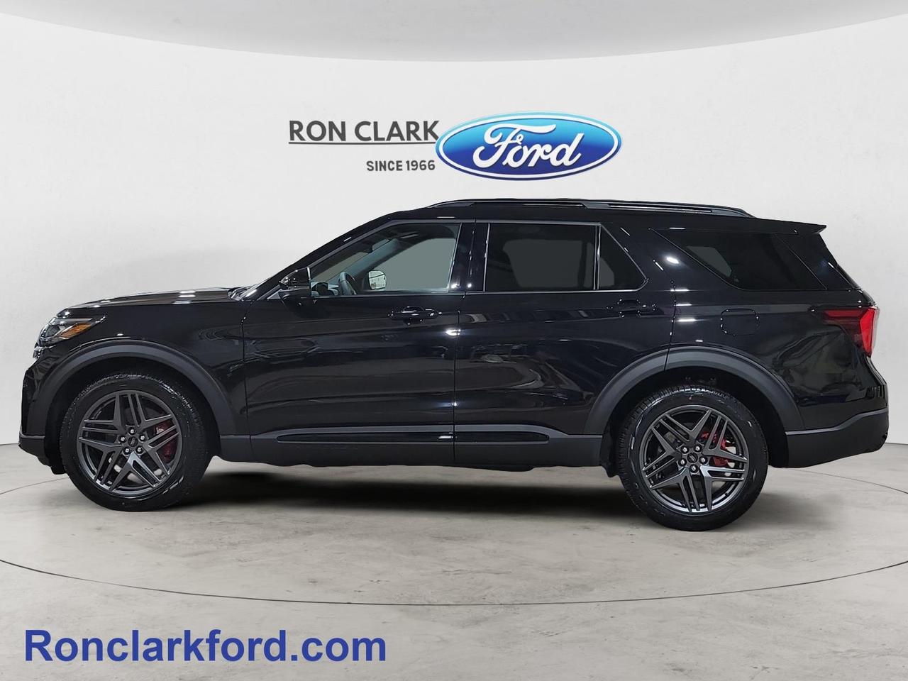 2026 Ford Explorer ST 4dr 4x4 Photo3