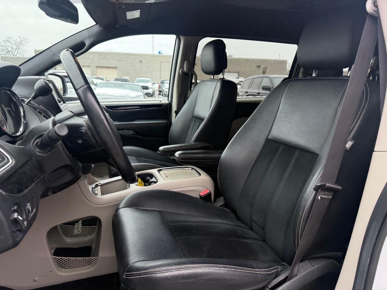 2017 Dodge Grand Caravan CVP/SXT Passenger Van Photo