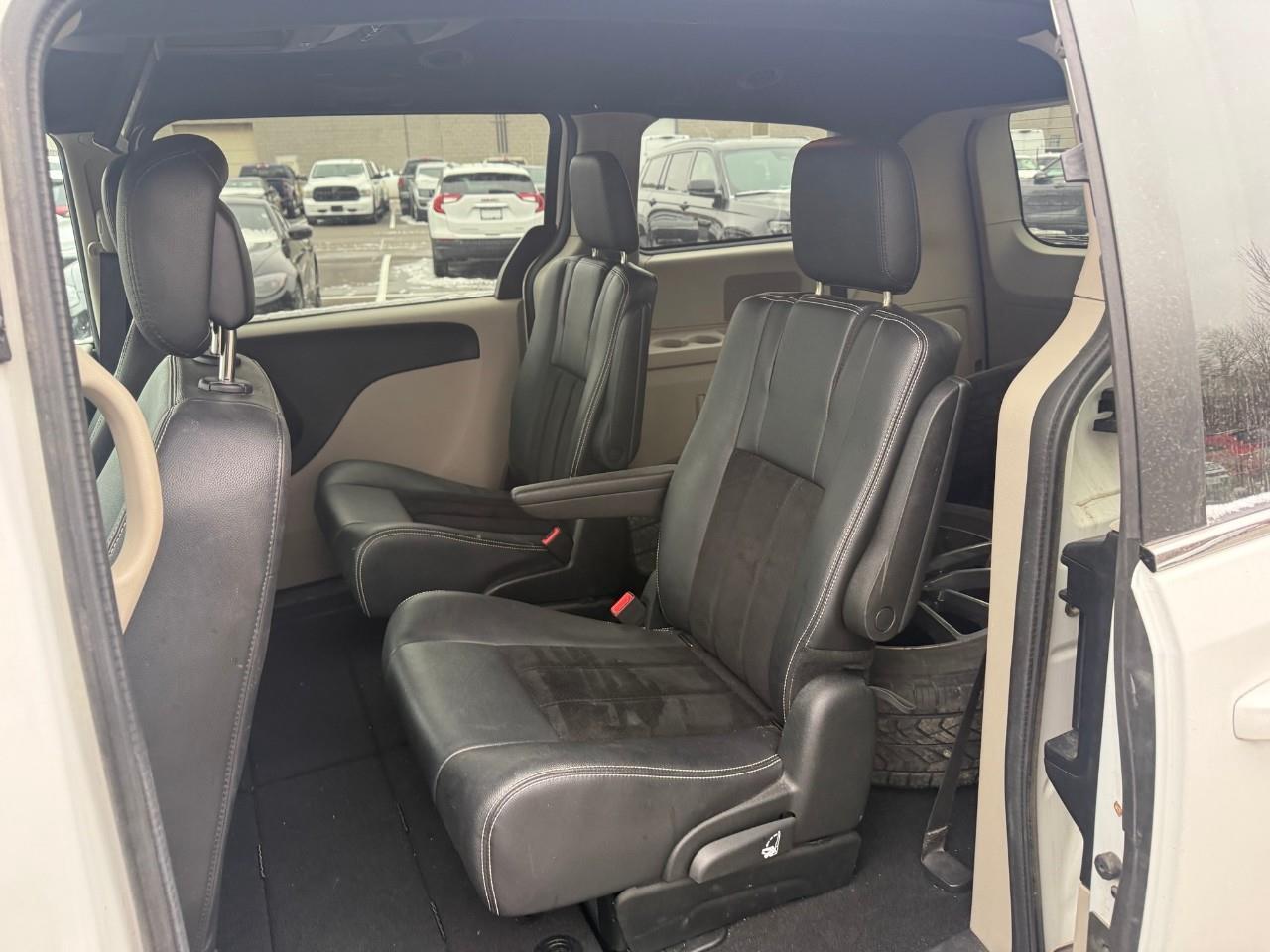 2017 Dodge Grand Caravan CVP/SXT Passenger Van Photo