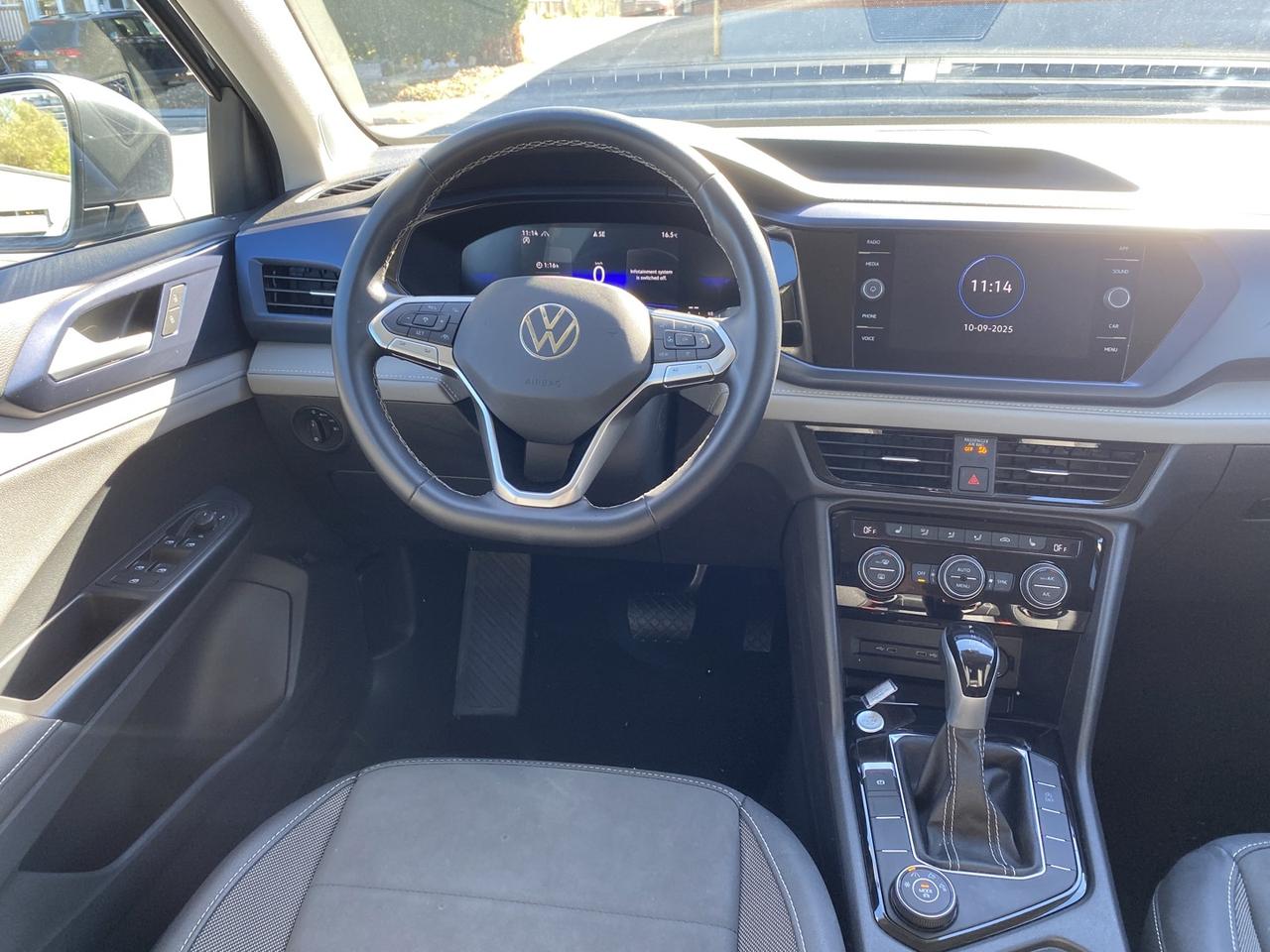2024 Volkswagen Taos SE 4Motion Photo4