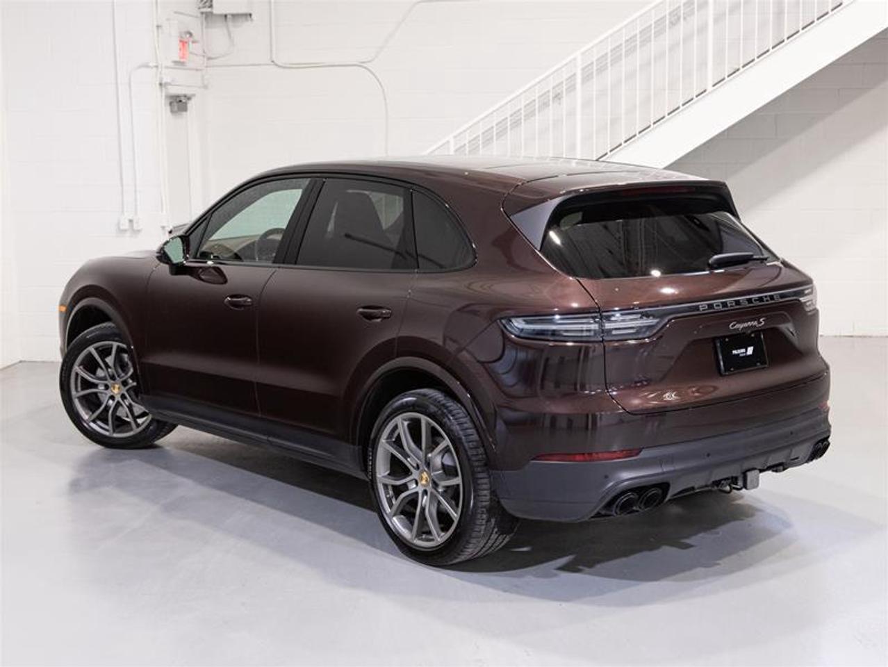 2023 Porsche Cayenne S Platinum Edition Photo3