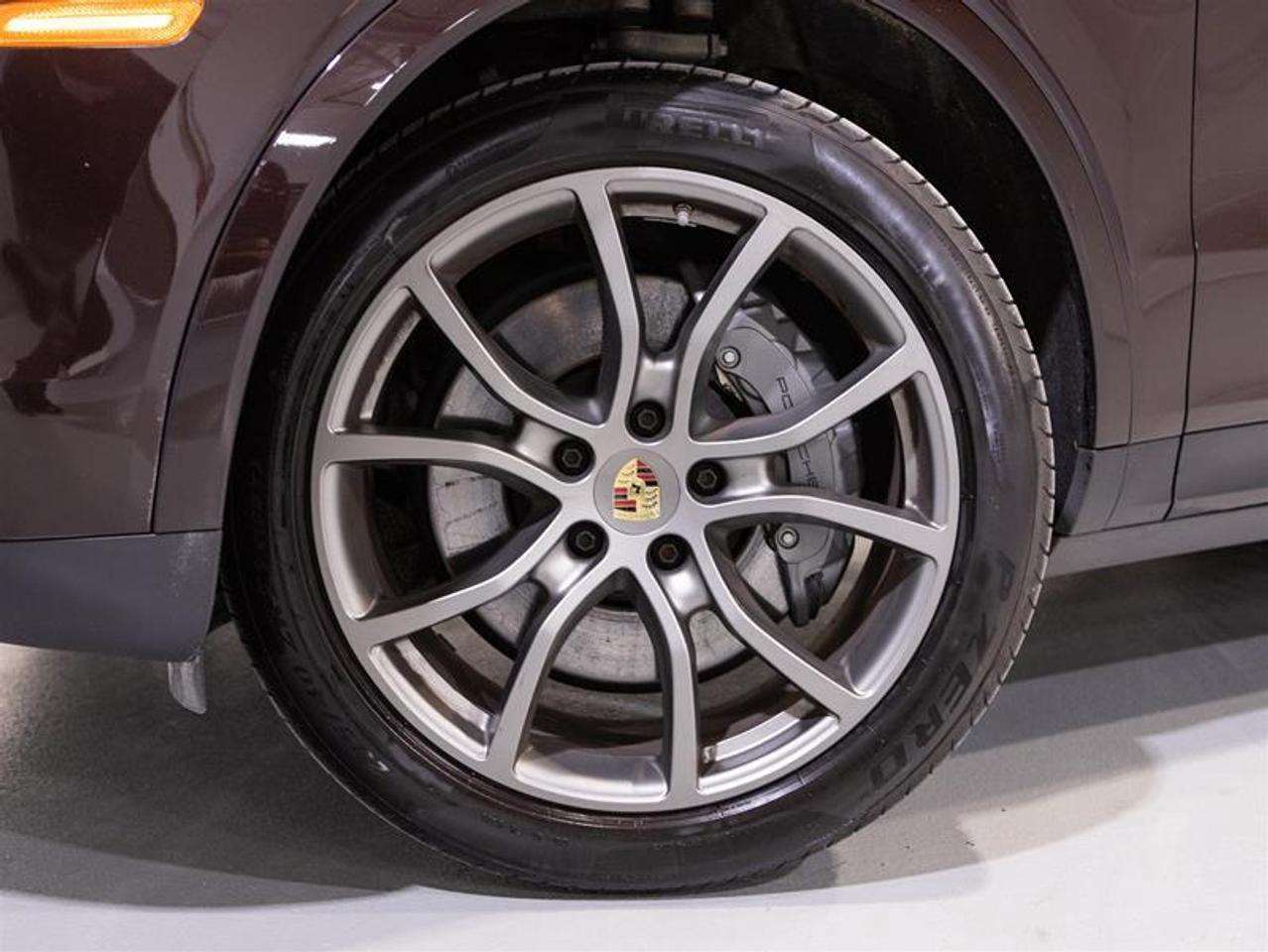 2023 Porsche Cayenne S Platinum Edition Photo
