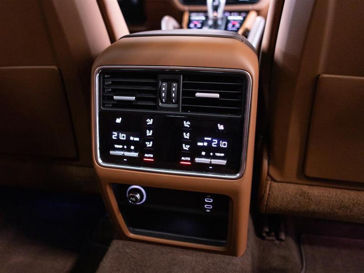 2023 Porsche Cayenne S Platinum Edition Photo