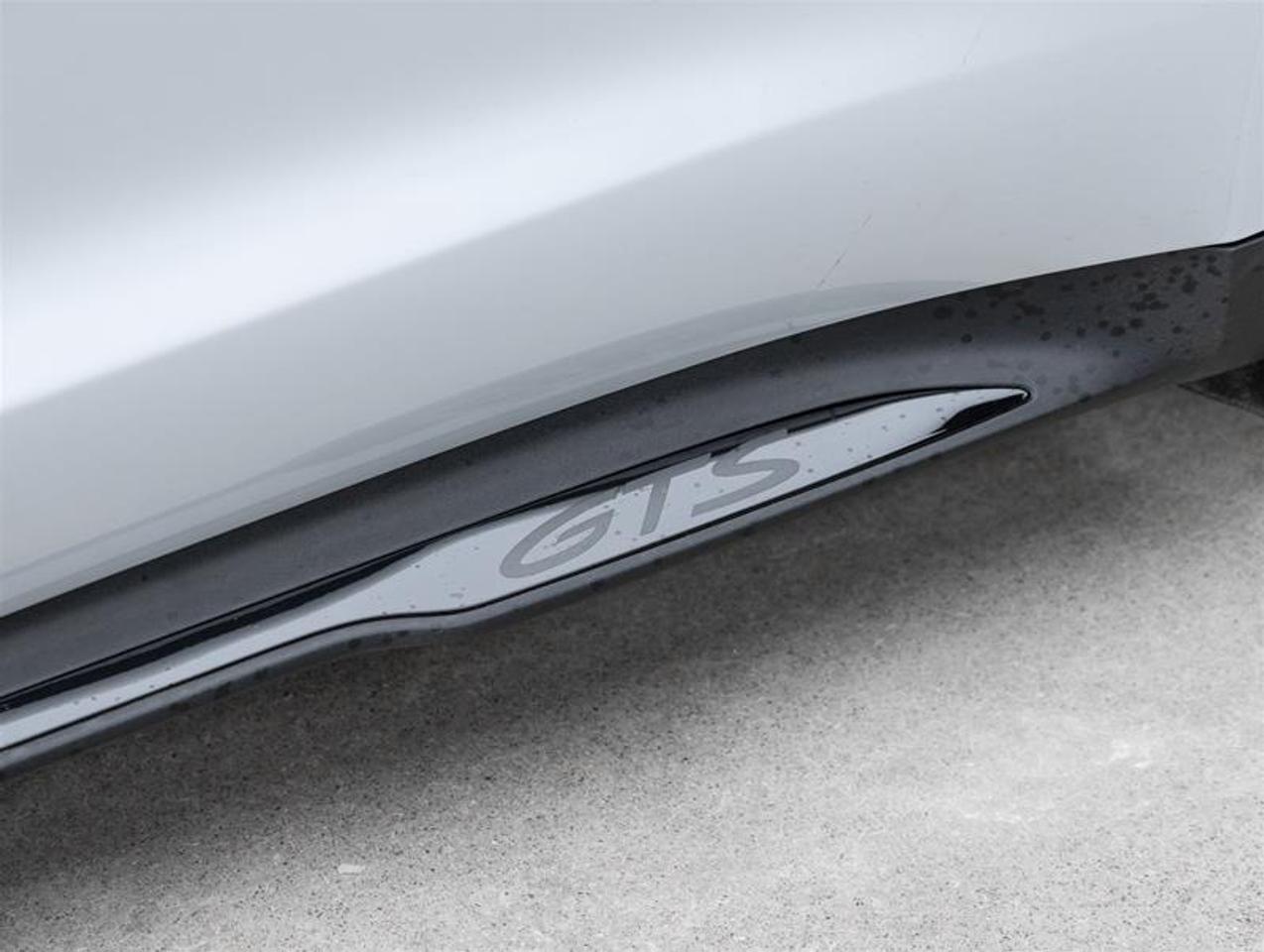 2024 Porsche Taycan  Photo