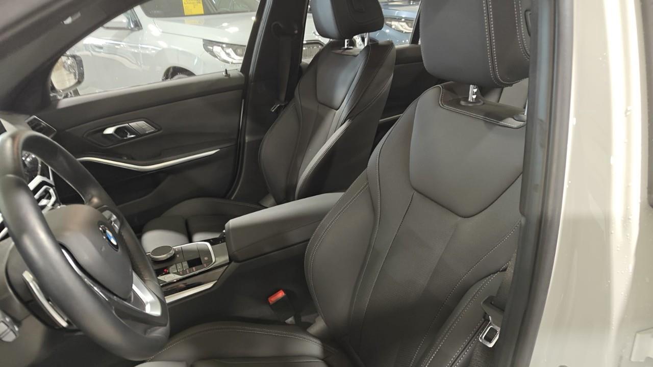 2023 BMW 330 i xDrive 4dr All-Wheel Drive Sedan Photo