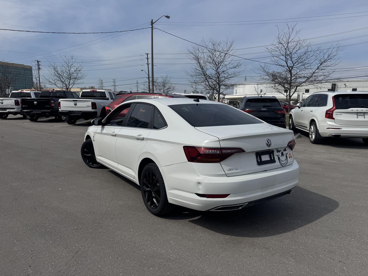 2019 Volkswagen Jetta EXECLINE LEATHER PAN/ROOF A/CARPLAY B/SPOT CAMERA Photo3