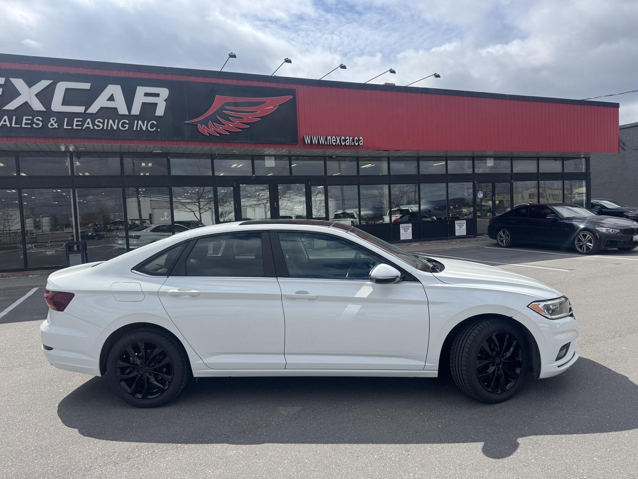 2019 Volkswagen Jetta EXECLINE LEATHER PAN/ROOF A/CARPLAY B/SPOT CAMERA Photo