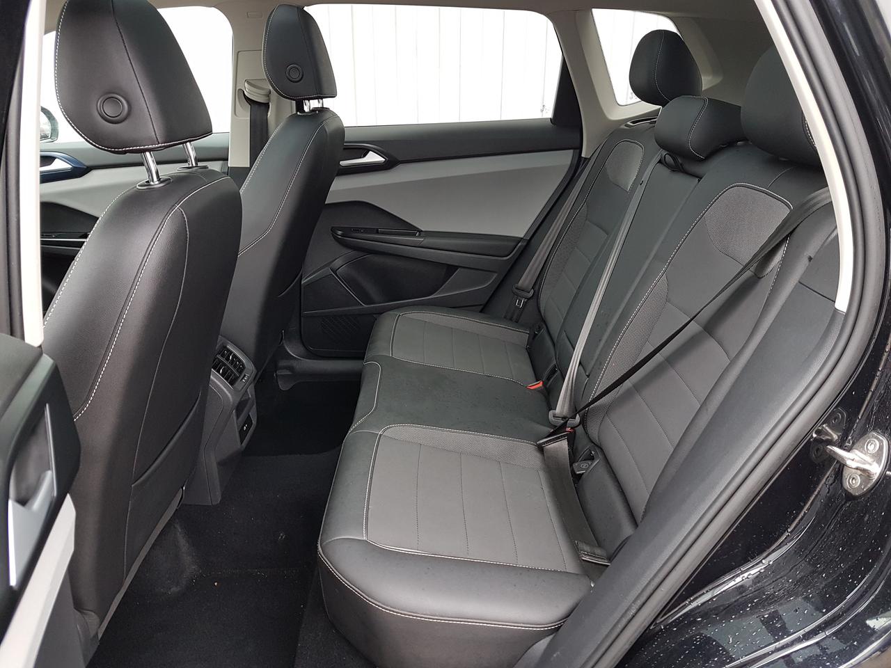 2022 Volkswagen Taos Comfortline *SUNROOF-HEATED SEATS* Photo