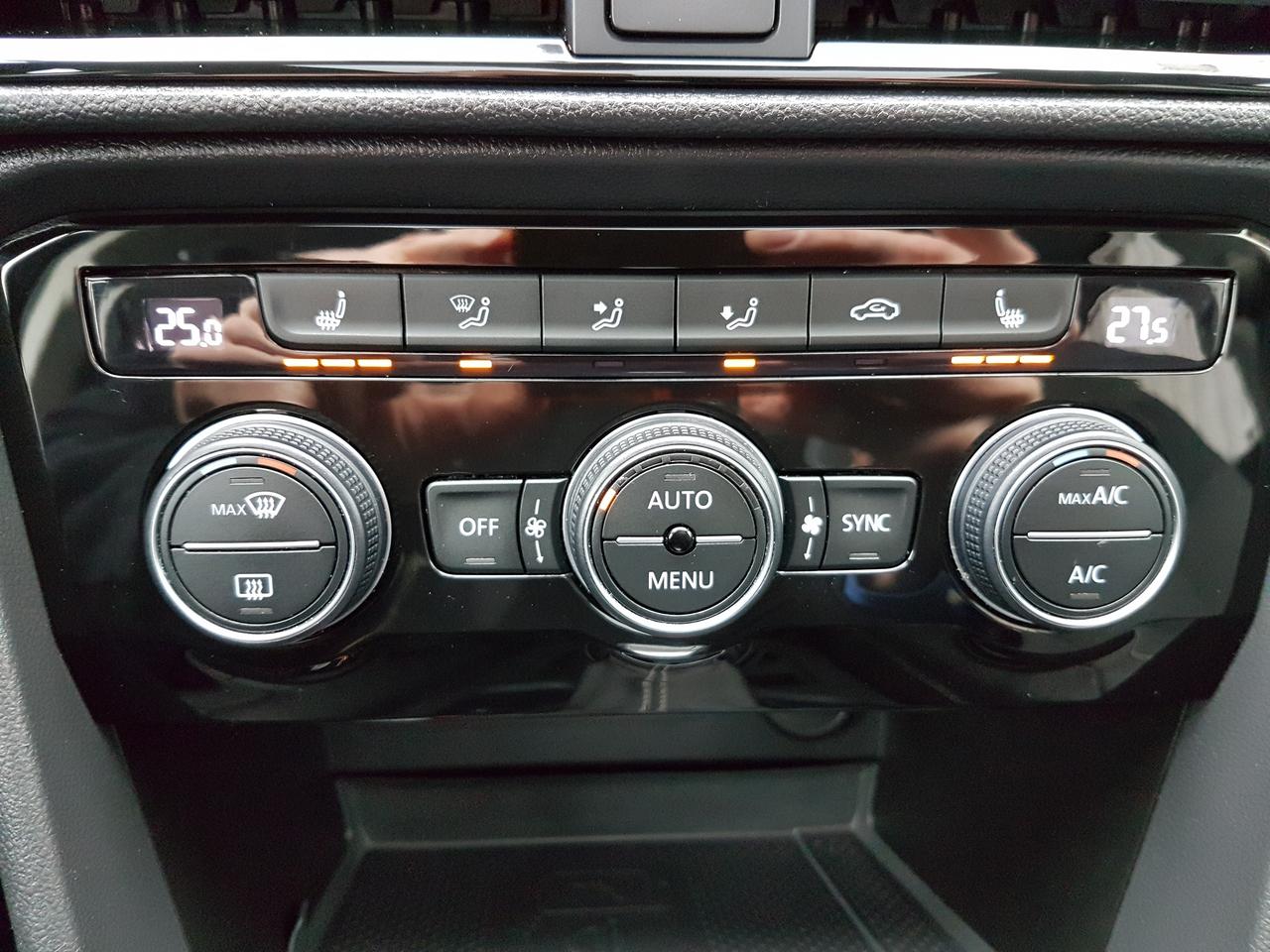 2022 Volkswagen Taos Comfortline *SUNROOF-HEATED SEATS* Photo