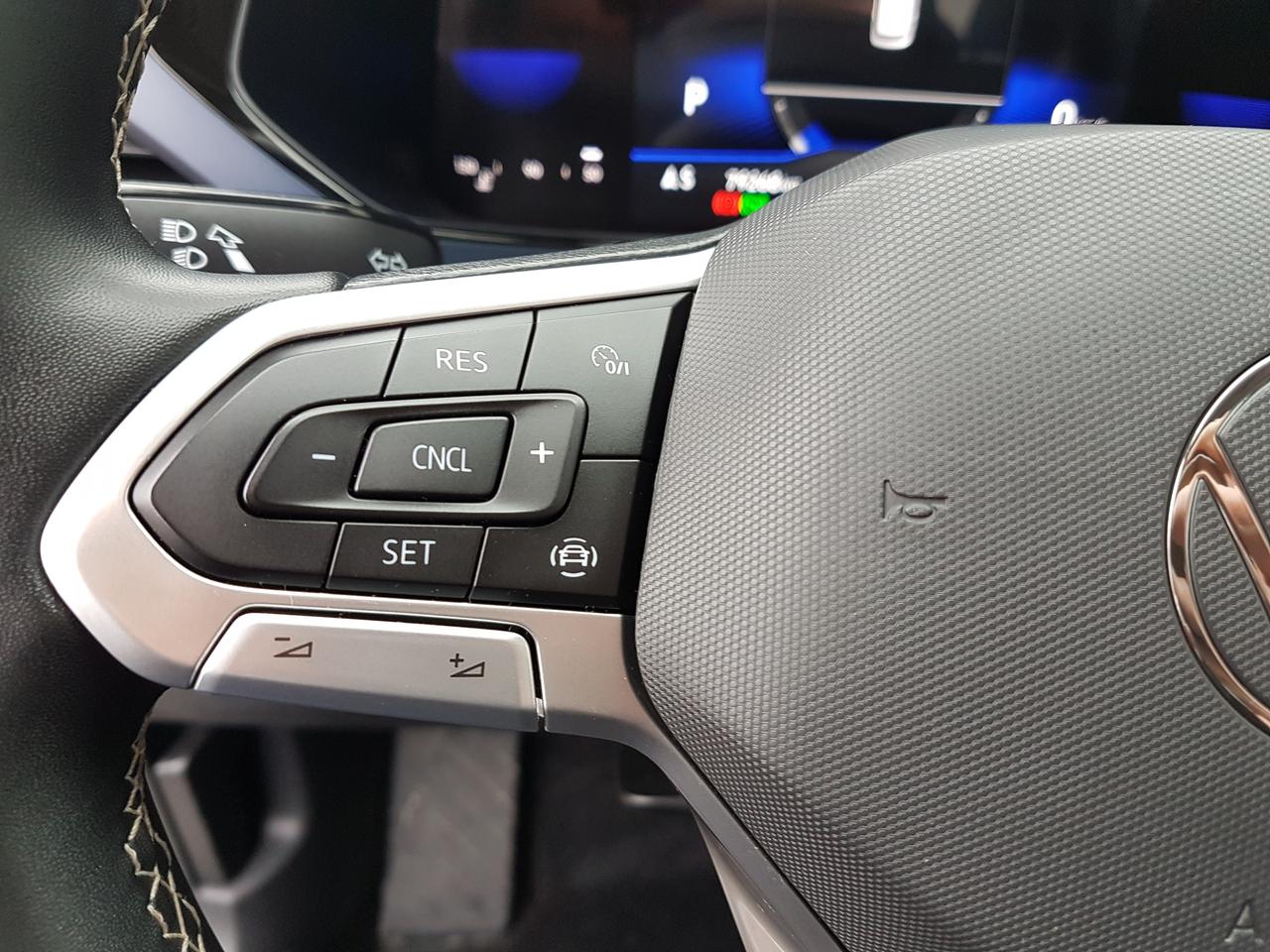 2022 Volkswagen Taos Comfortline *SUNROOF-HEATED SEATS* Photo