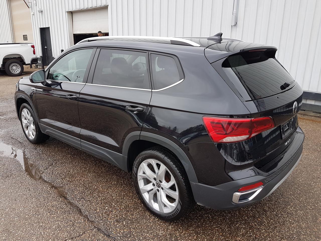 2022 Volkswagen Taos Comfortline *SUNROOF-HEATED SEATS* Photo