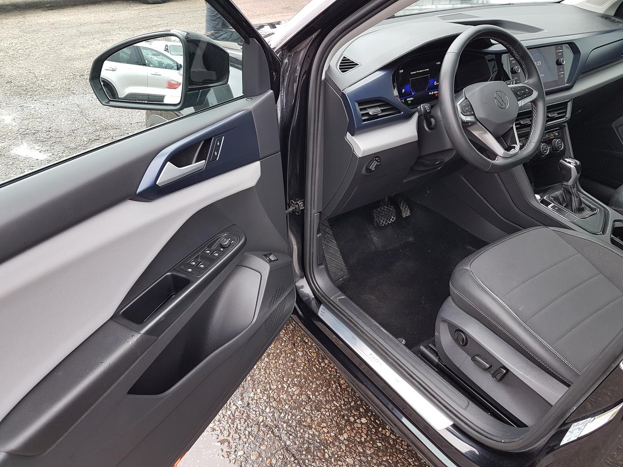 2022 Volkswagen Taos Comfortline *SUNROOF-HEATED SEATS* Photo