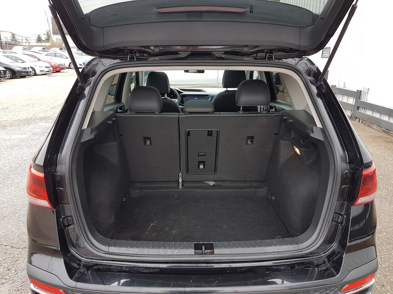 2022 Volkswagen Taos Comfortline *SUNROOF-HEATED SEATS* Photo