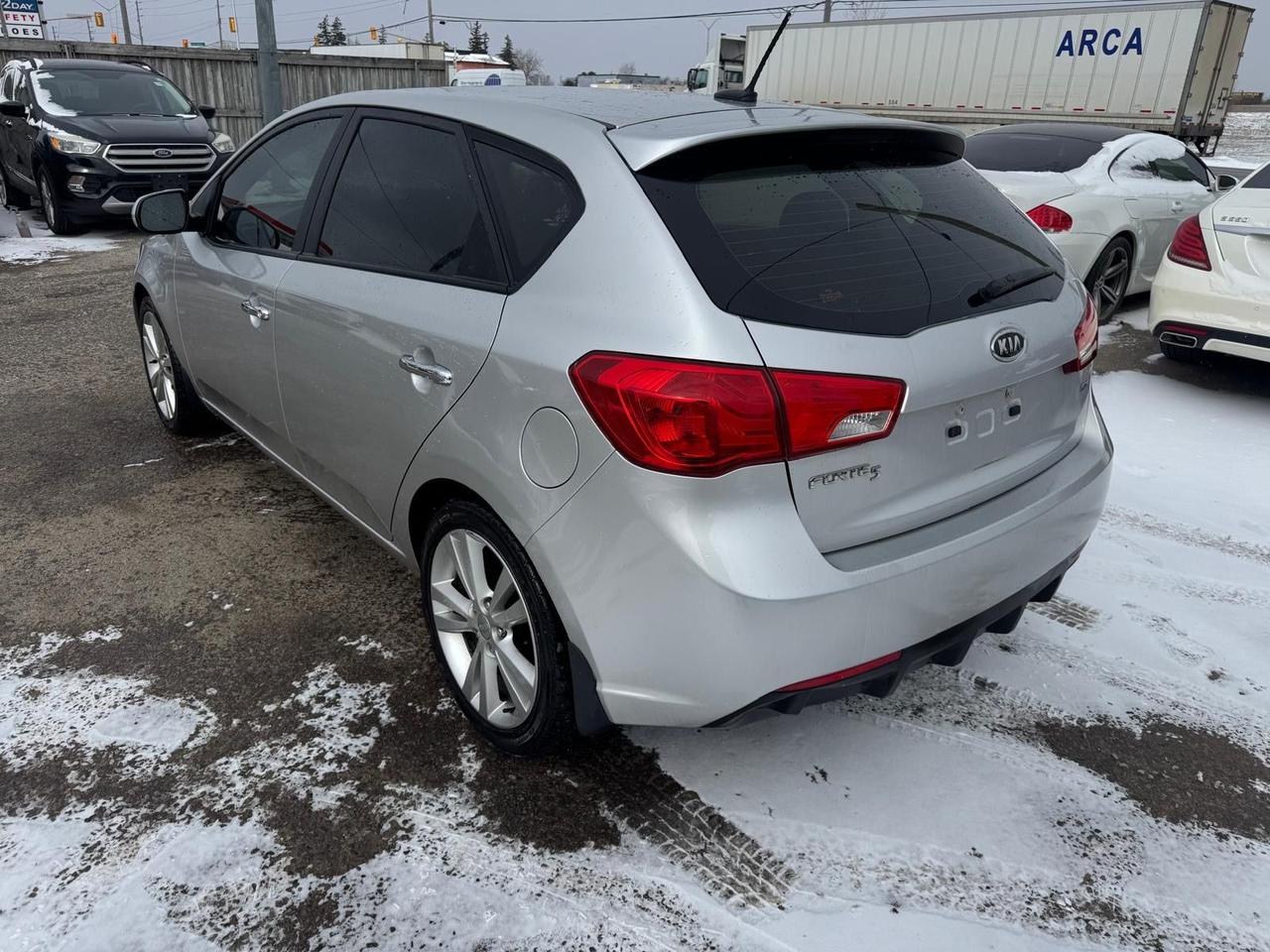 2011 Kia Forte5 SX, LEATHER, LOW KMS, CERTIFIED Photo2
