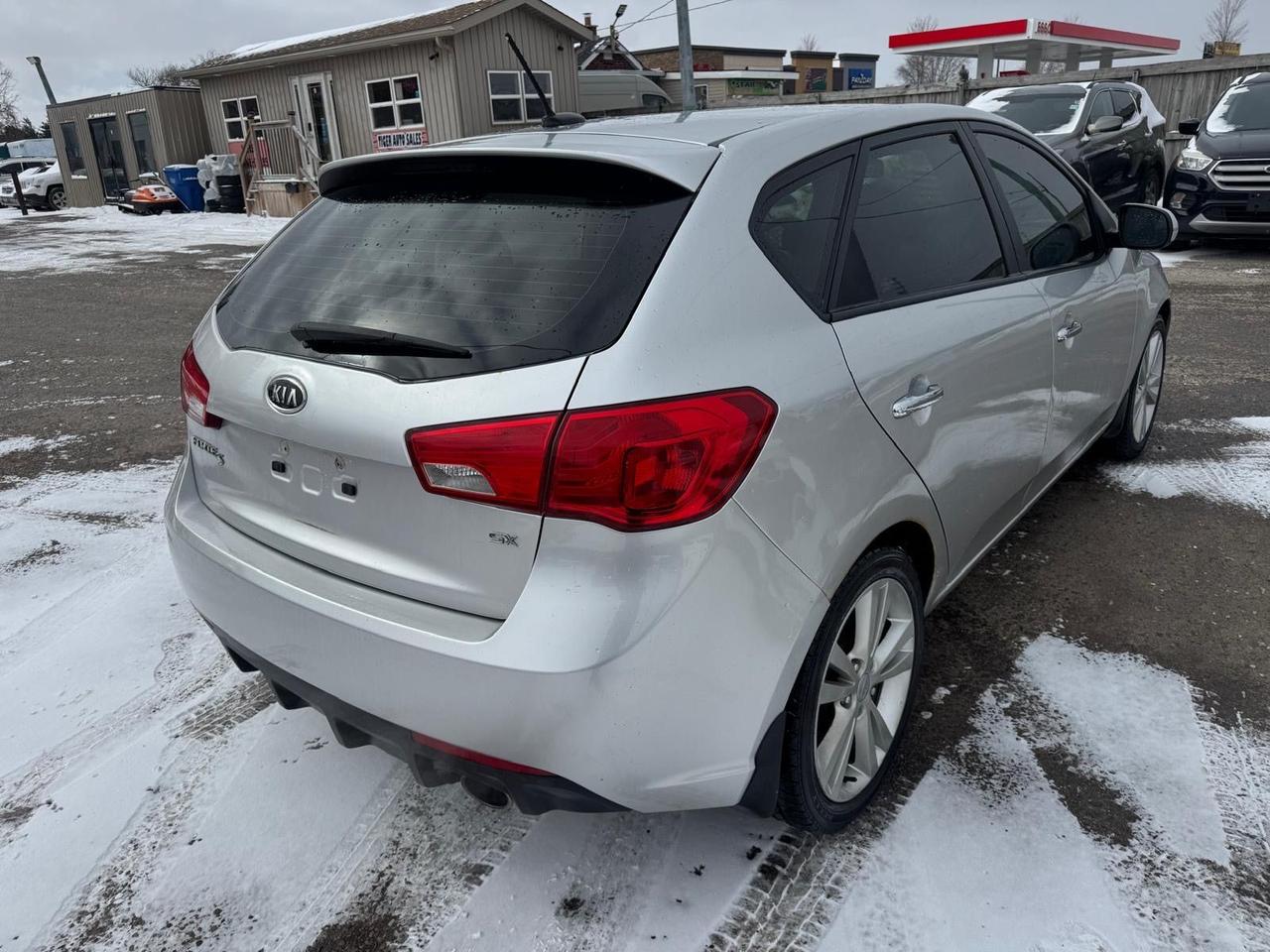 2011 Kia Forte5 SX, LEATHER, LOW KMS, CERTIFIED Photo4