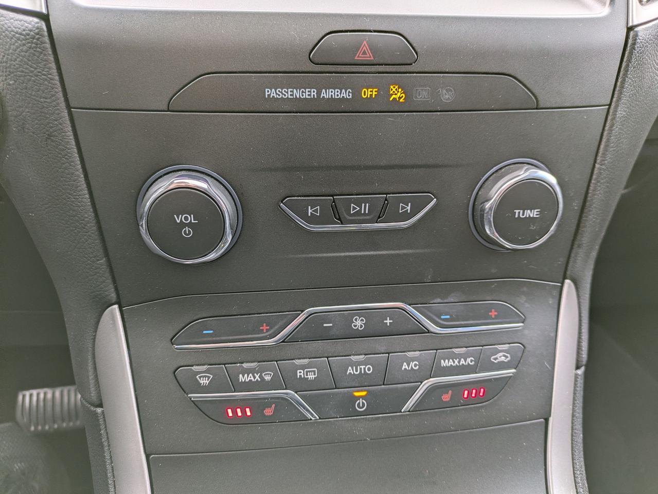 2020 Ford Edge SEL FWD Photo