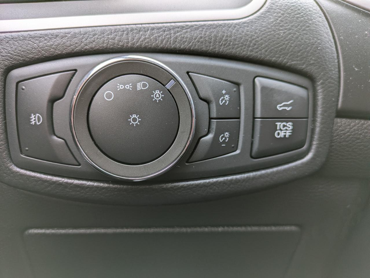 2020 Ford Edge SEL FWD Photo