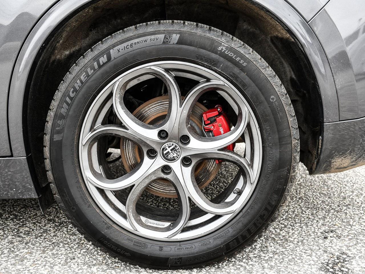 2022 Alfa Romeo Stelvio Veloce AWD Photo