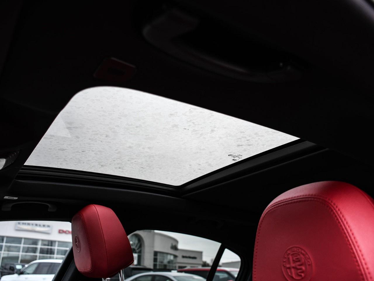 2022 Alfa Romeo Stelvio Veloce AWD Photo