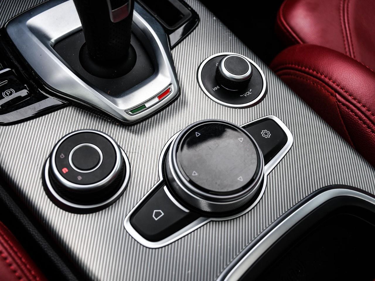 2022 Alfa Romeo Stelvio Veloce AWD Photo