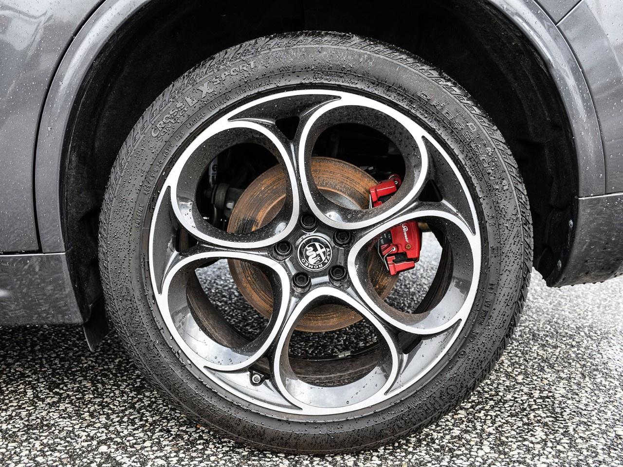 2022 Alfa Romeo Stelvio Veloce AWD Photo