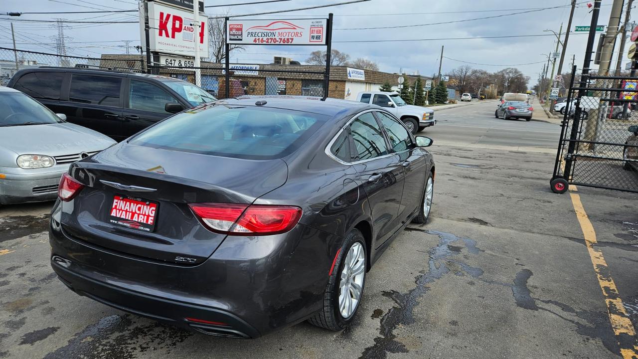 2015 Chrysler 200 Limited Photo4