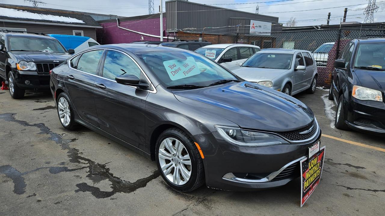 2015 Chrysler 200 Limited Photo2