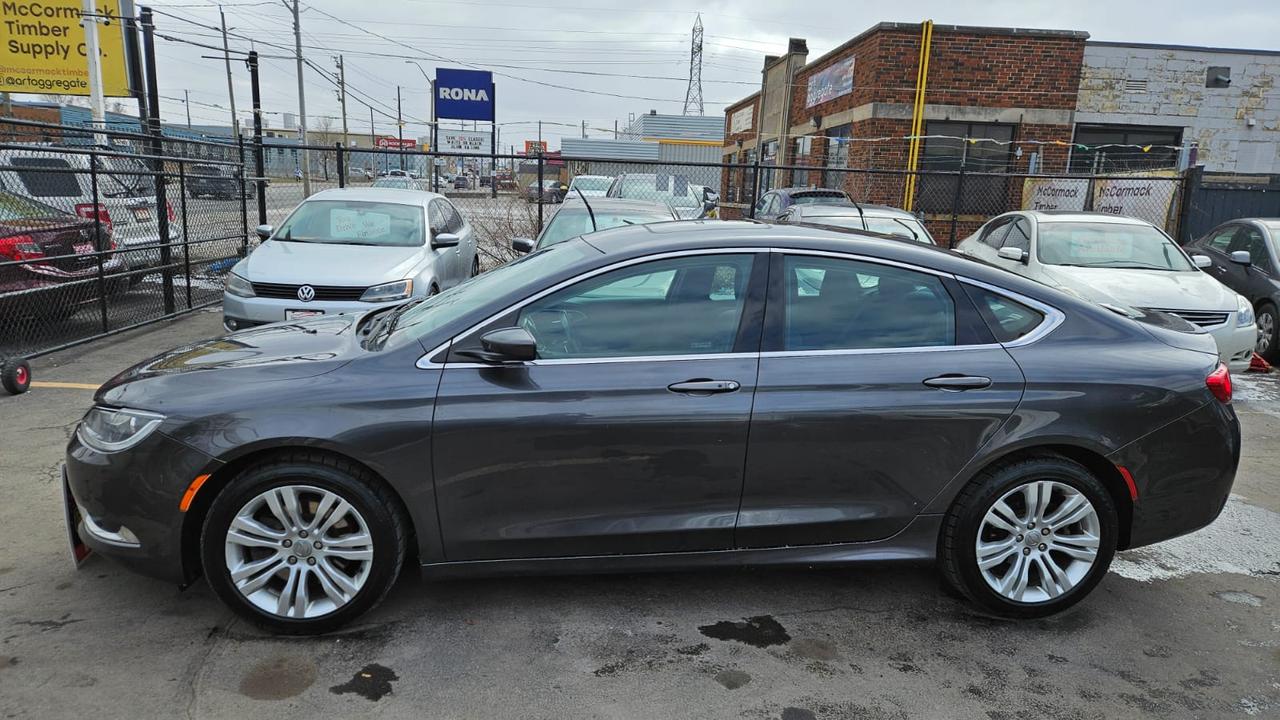 2015 Chrysler 200 Limited Photo