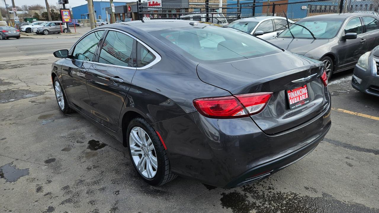 2015 Chrysler 200 Limited Photo