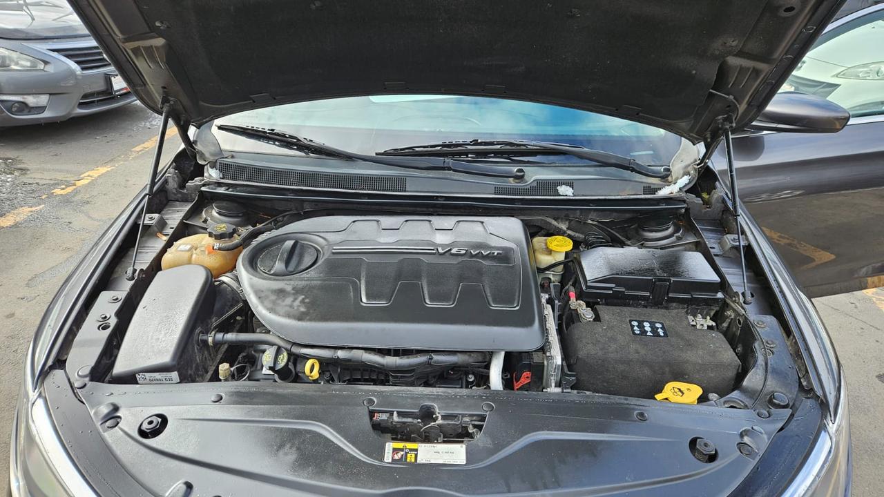 2015 Chrysler 200 Limited Photo