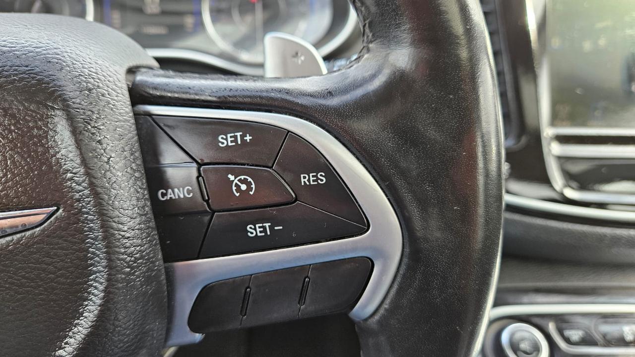 2015 Chrysler 200 Limited Photo