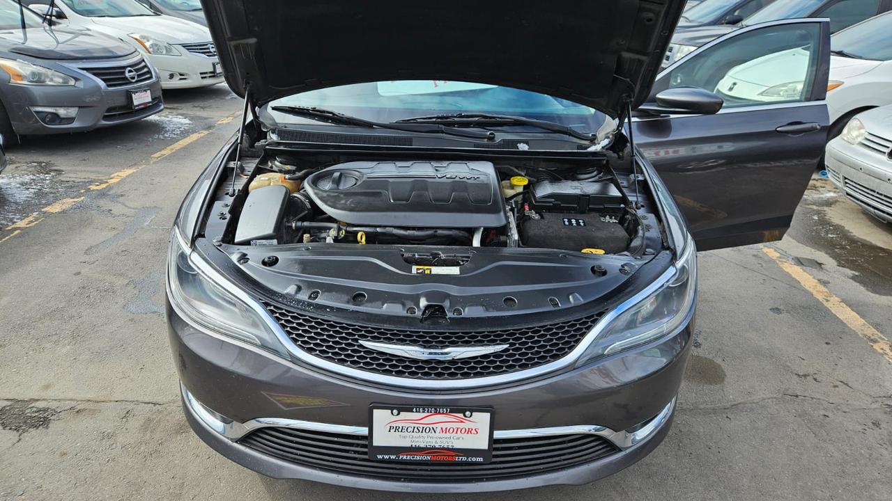 2015 Chrysler 200 Limited Photo
