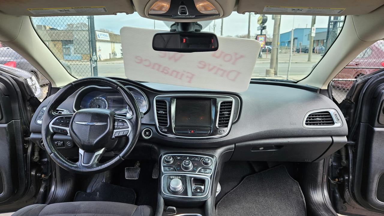 2015 Chrysler 200 Limited Photo