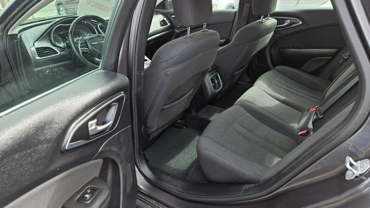 2015 Chrysler 200 Limited Photo