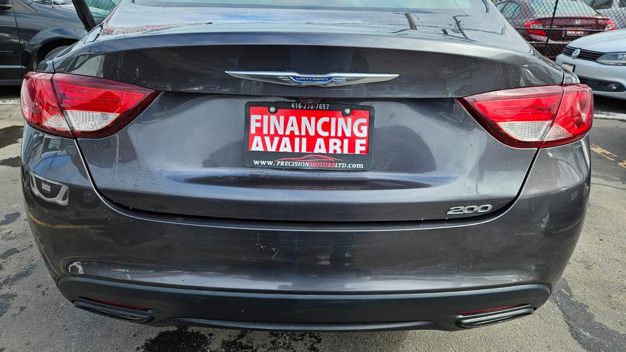 2015 Chrysler 200 Limited Photo