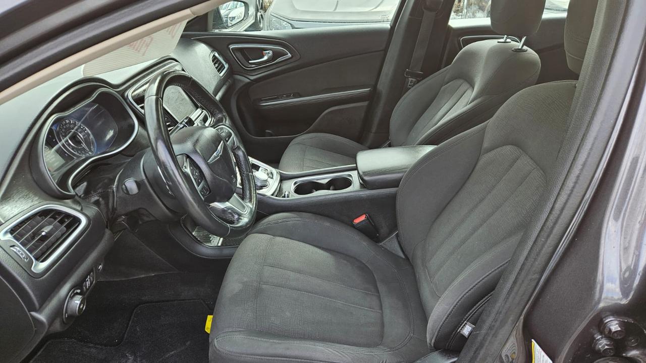 2015 Chrysler 200 Limited Photo